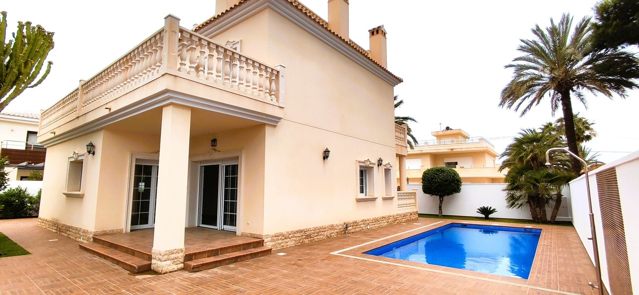 Te koop Villa Cabo Roig € 919.000,-