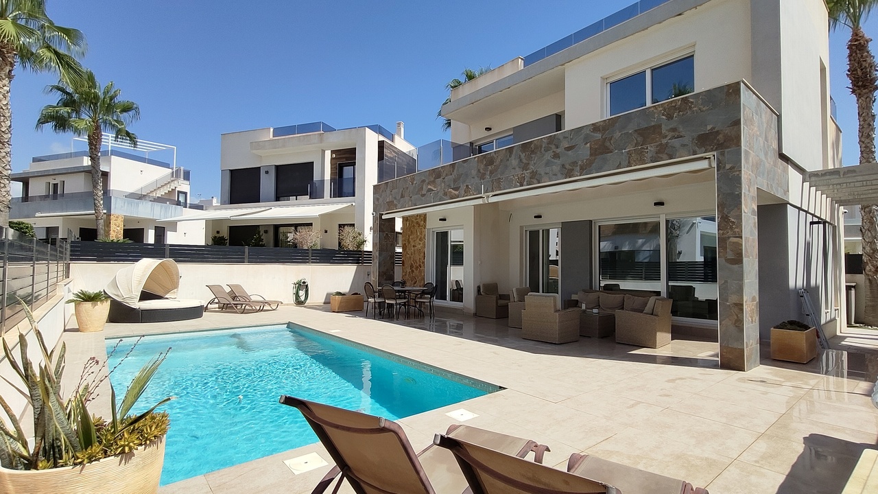 Te koop Villa La Mata € 695.000,-