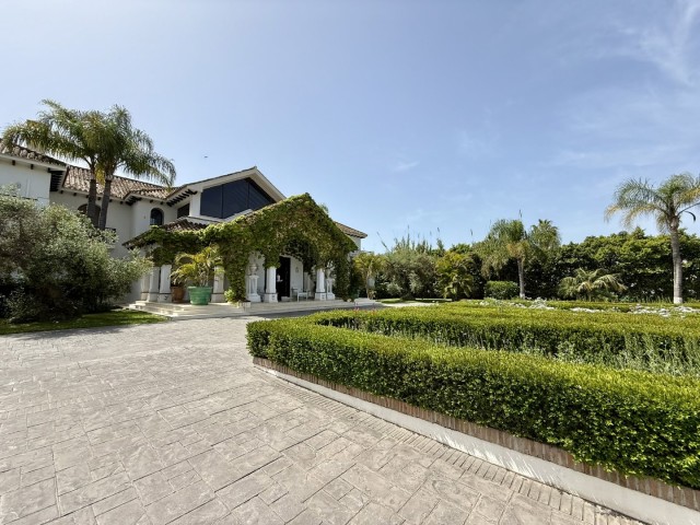 Te koop Villa Costa Del Sol Estepona € 11.900.000,-