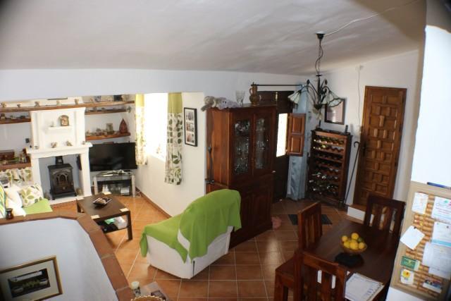 Te koop Dorp / stad House Costa Del Sol Rubite € 95.000,-