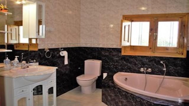 Te koop Herenhuis Costa Del Sol Játar € 270.000,-