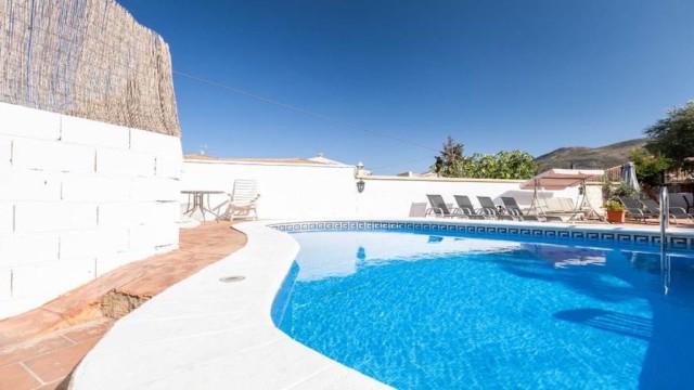 Te koop Herenhuis Costa Del Sol Játar € 270.000,-