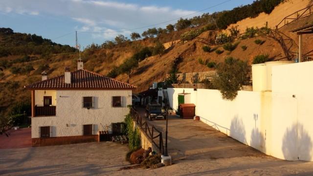 Te koop Cortijo Costa Del Sol Colmenar € 450.000,-