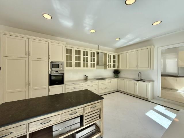 Te koop Herenhuis Costa Del Sol Golden Mile € 11.950.000,-