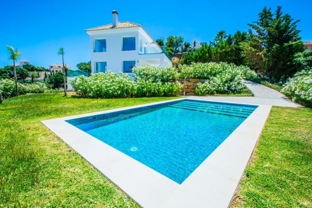 Te koop Vrijstaande Villa Costa Del Sol Marbella East € 2.195.000,-