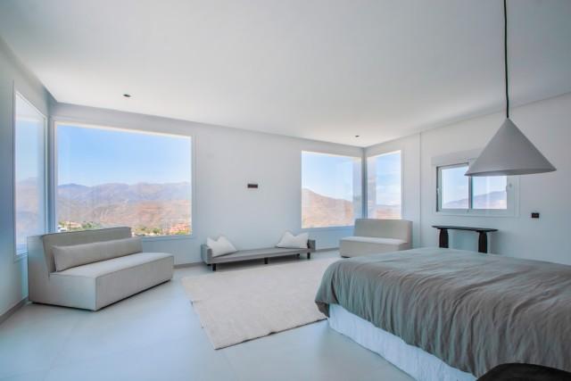 Te koop Vrijstaande Villa Costa Del Sol Marbella East € 2.195.000,-