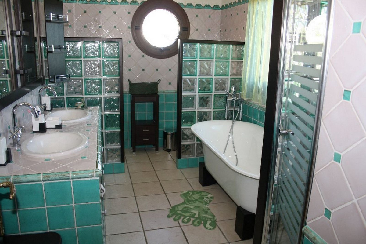 For sale Finca - Cortijo Costa Del Sol Estepona € 2.200.000,-