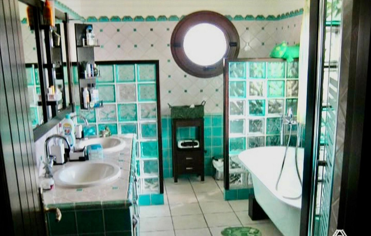 For sale Finca - Cortijo Costa Del Sol Estepona € 2.200.000,-