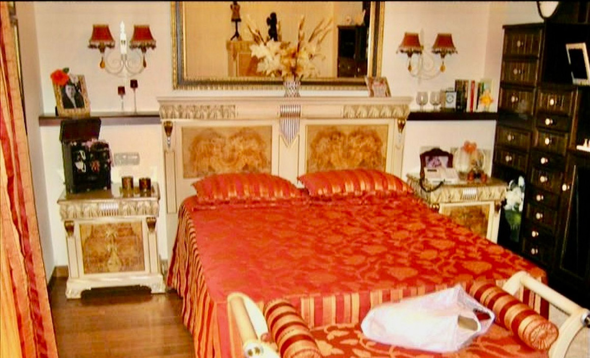 For sale Finca - Cortijo Costa Del Sol Estepona € 2.200.000,-