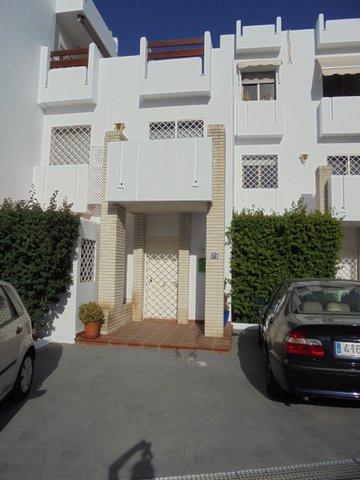 Te koop Herenhuis Costa Del Sol Nueva Andalucía € 580.000,-