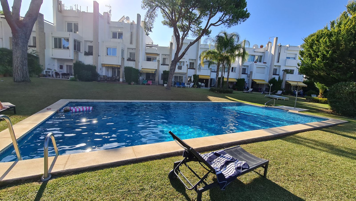 Te koop Herenhuis Costa Del Sol Nueva Andalucía € 580.000,-