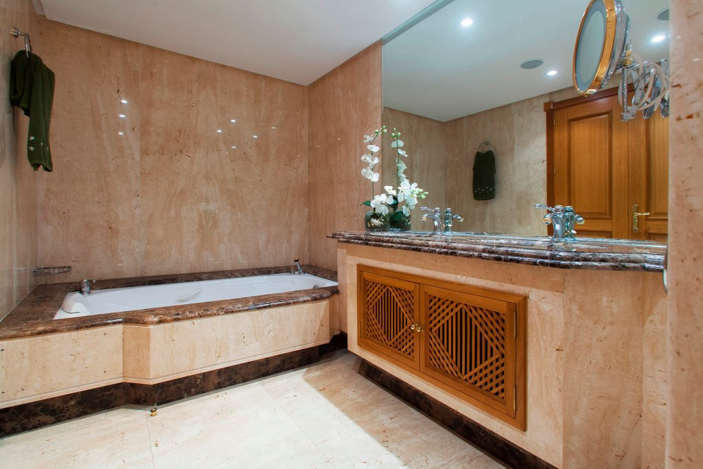 Te koop Gelijkvloers appartement Costa Del Sol Los Monteros € 913.000,-