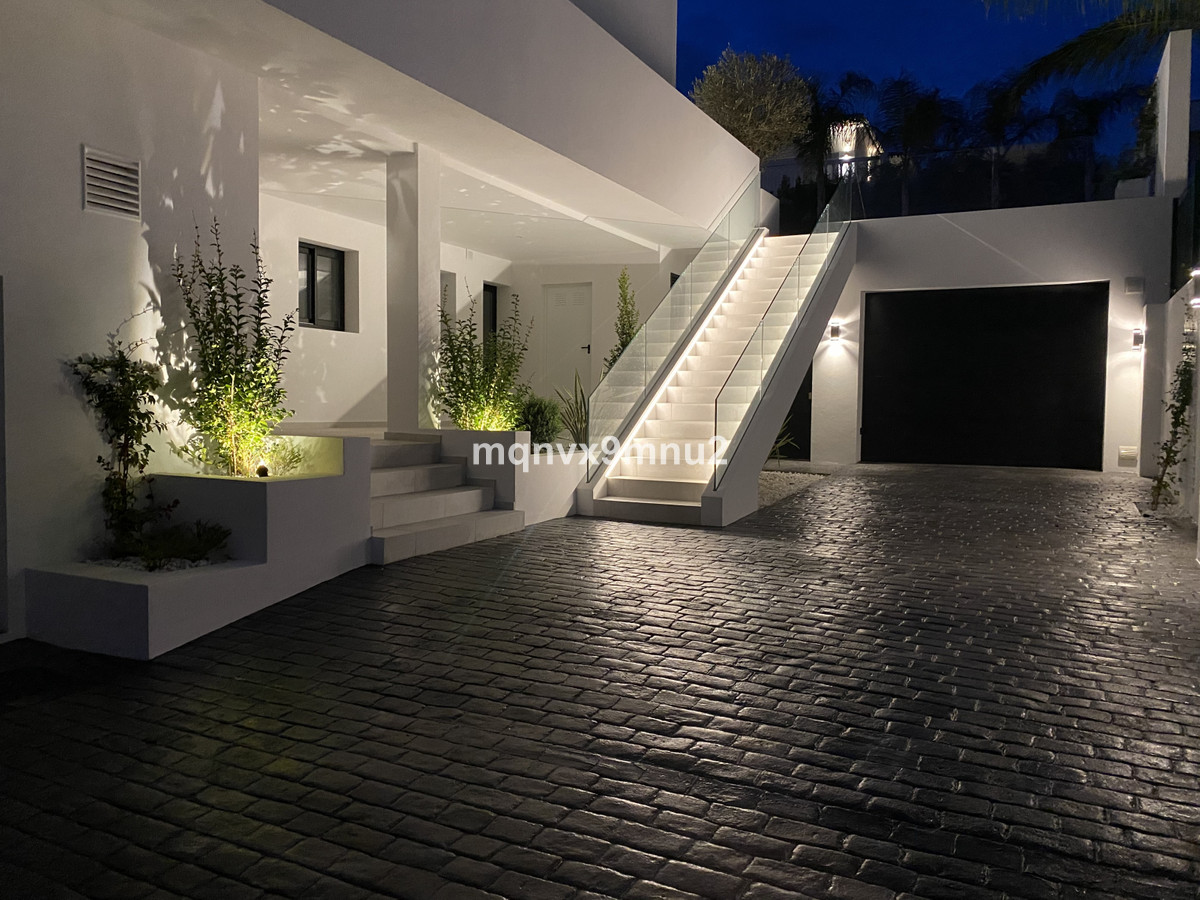 For sale Detached Villa Costa Del Sol El Chaparral € 1.450.000,-