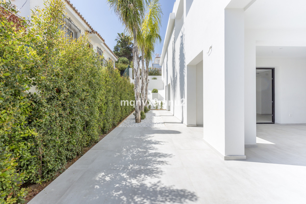 For sale Detached Villa Costa Del Sol El Chaparral € 1.450.000,-