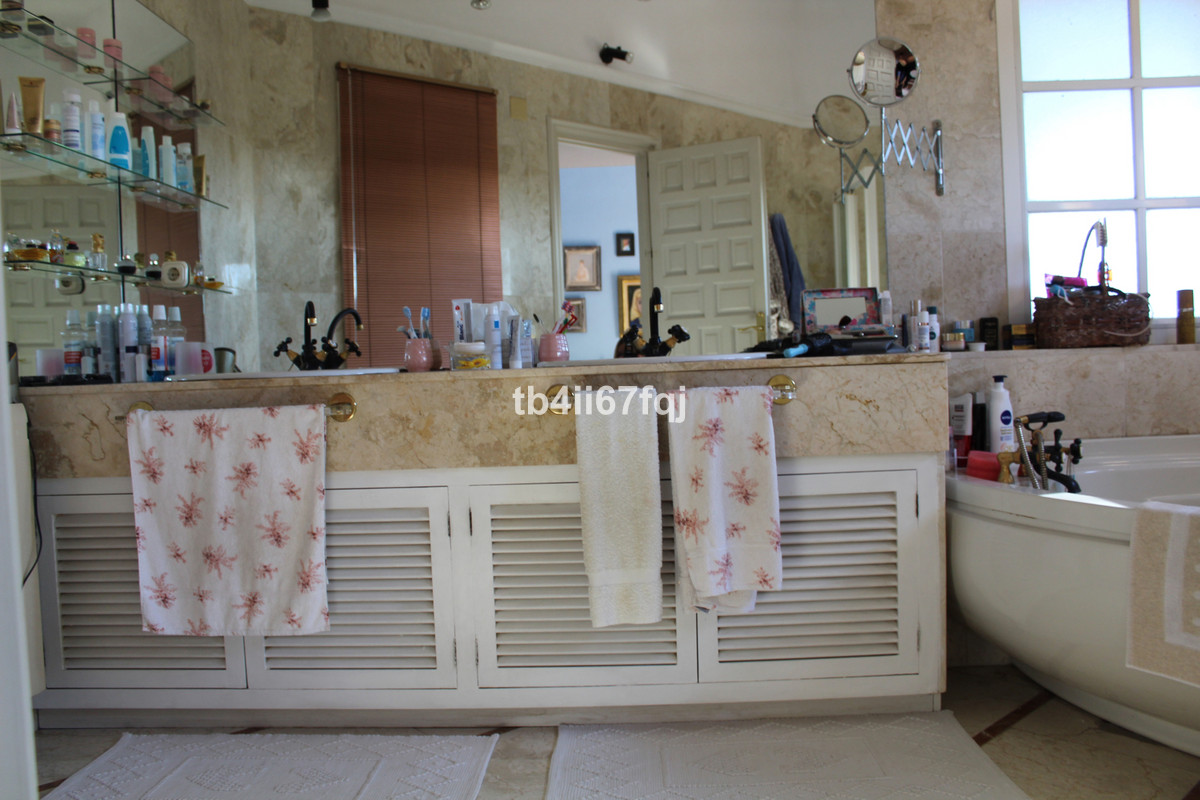 For sale Detached Villa Costa Del Sol Atalaya € 2.650.000,-