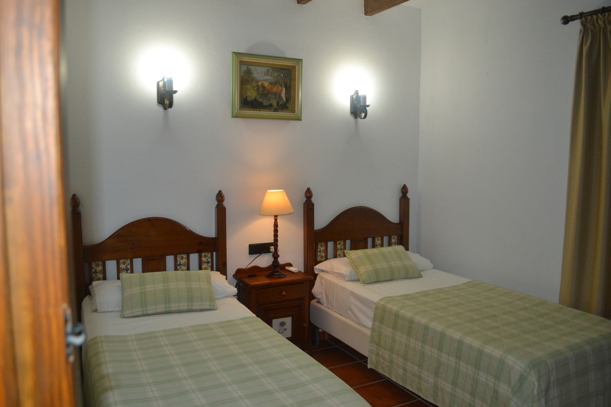 Te koop Finca - Cortijo Costa Del Sol Coín € 1.495.000,-