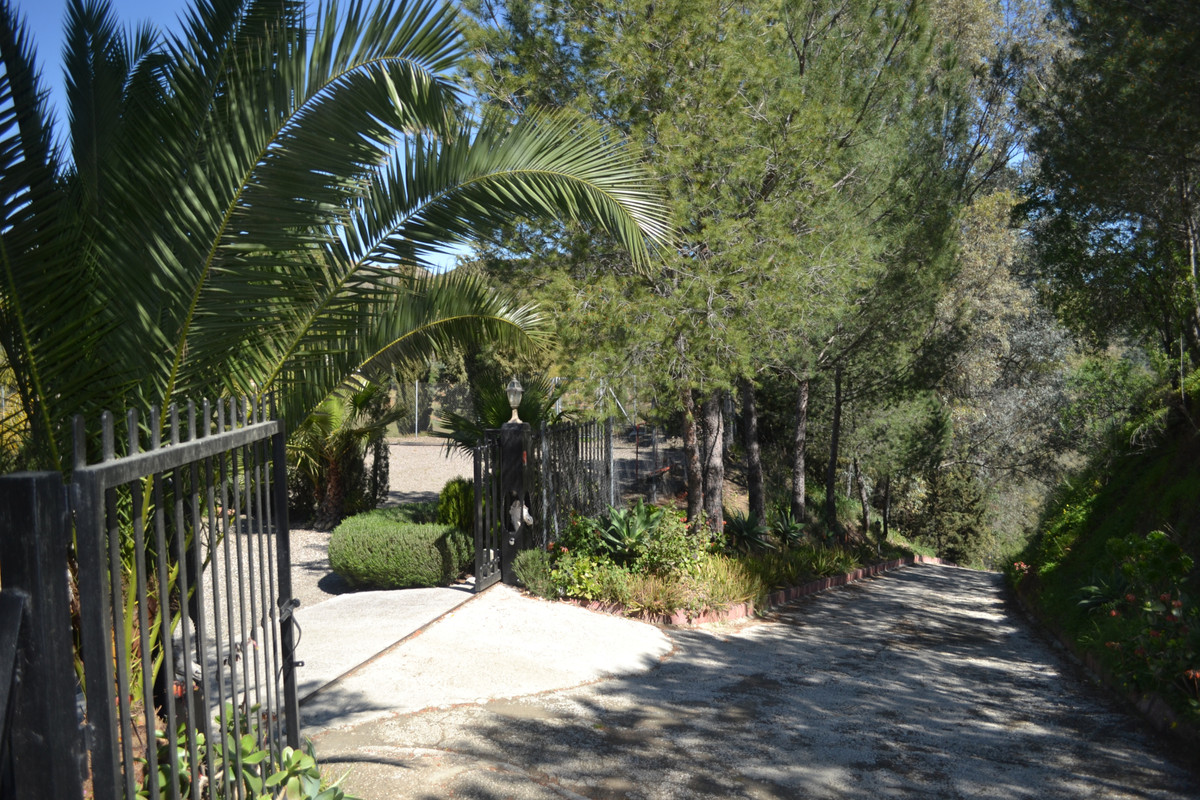 Te koop Finca - Cortijo Costa Del Sol Coín € 1.495.000,-