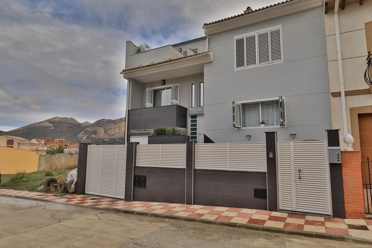 Te koop Half vrijstaand huis Costa Del Sol Alfarnate € 300.000,-