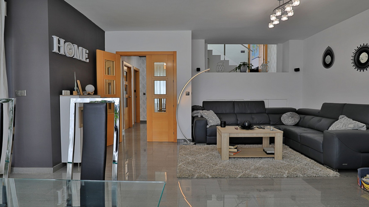 Te koop Half vrijstaand huis Costa Del Sol Alfarnate € 300.000,-