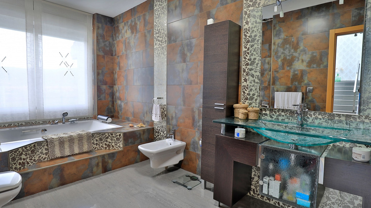 Te koop Half vrijstaand huis Costa Del Sol Alfarnate € 300.000,-