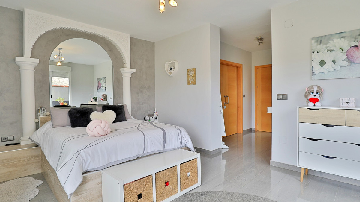 Te koop Half vrijstaand huis Costa Del Sol Alfarnate € 300.000,-