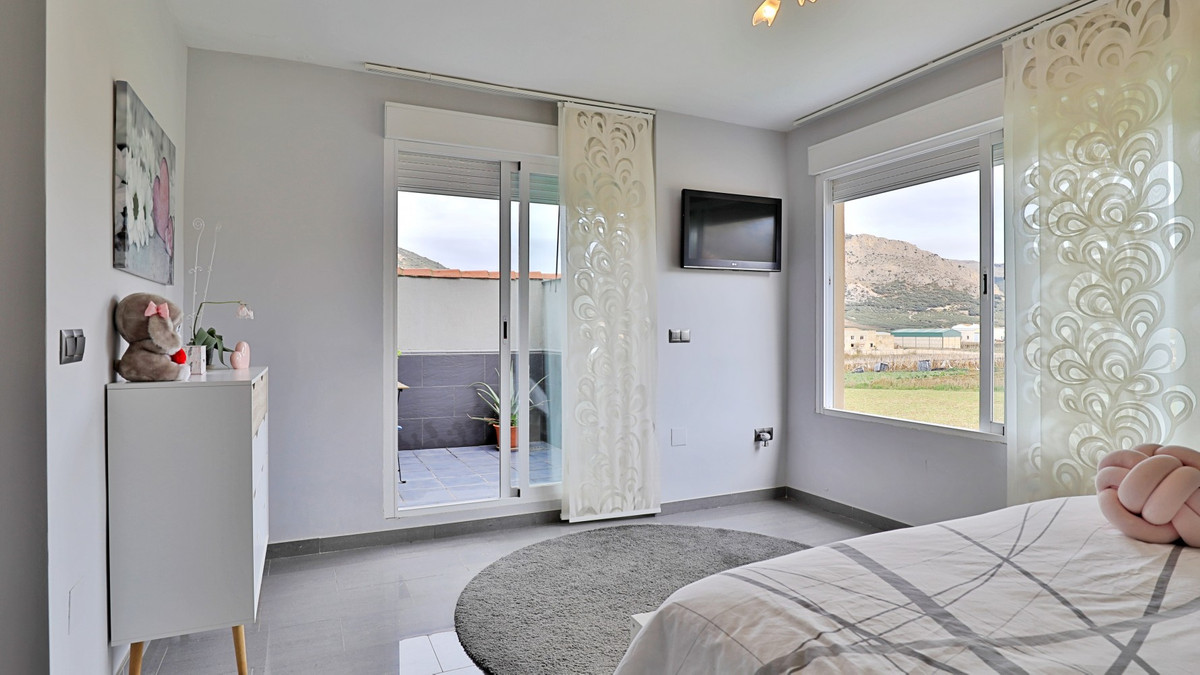 Te koop Half vrijstaand huis Costa Del Sol Alfarnate € 300.000,-