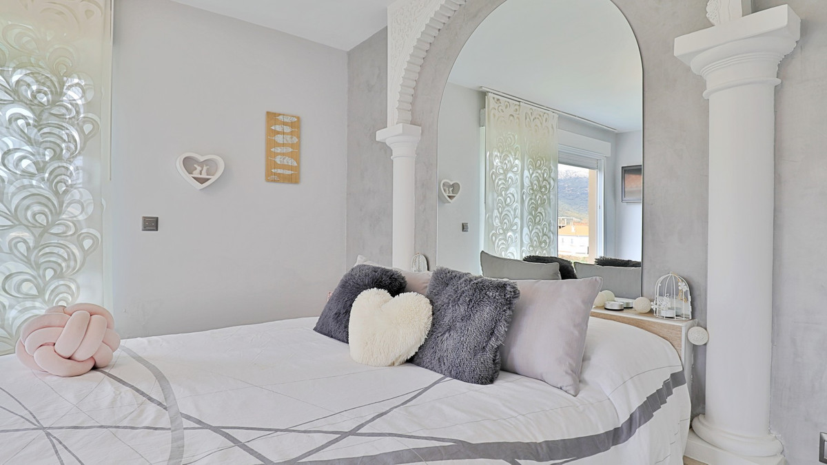 Te koop Half vrijstaand huis Costa Del Sol Alfarnate € 300.000,-