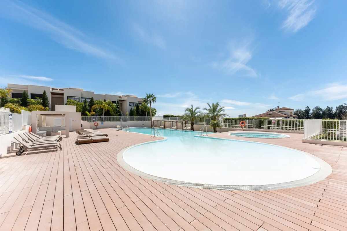 Te koop Middle Floor Apartment Costa Del Sol La Cala De Mijas € 725.000,-