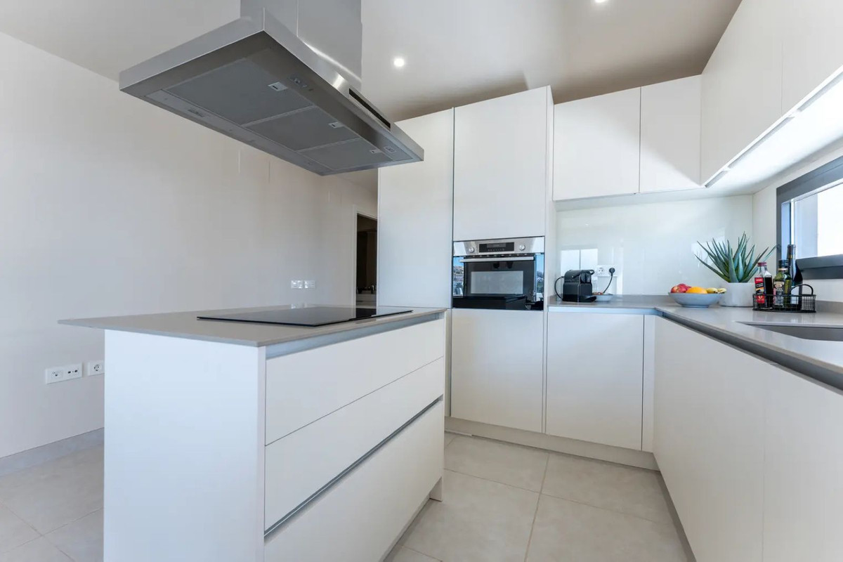 Te koop Middle Floor Apartment Costa Del Sol La Cala De Mijas € 725.000,-