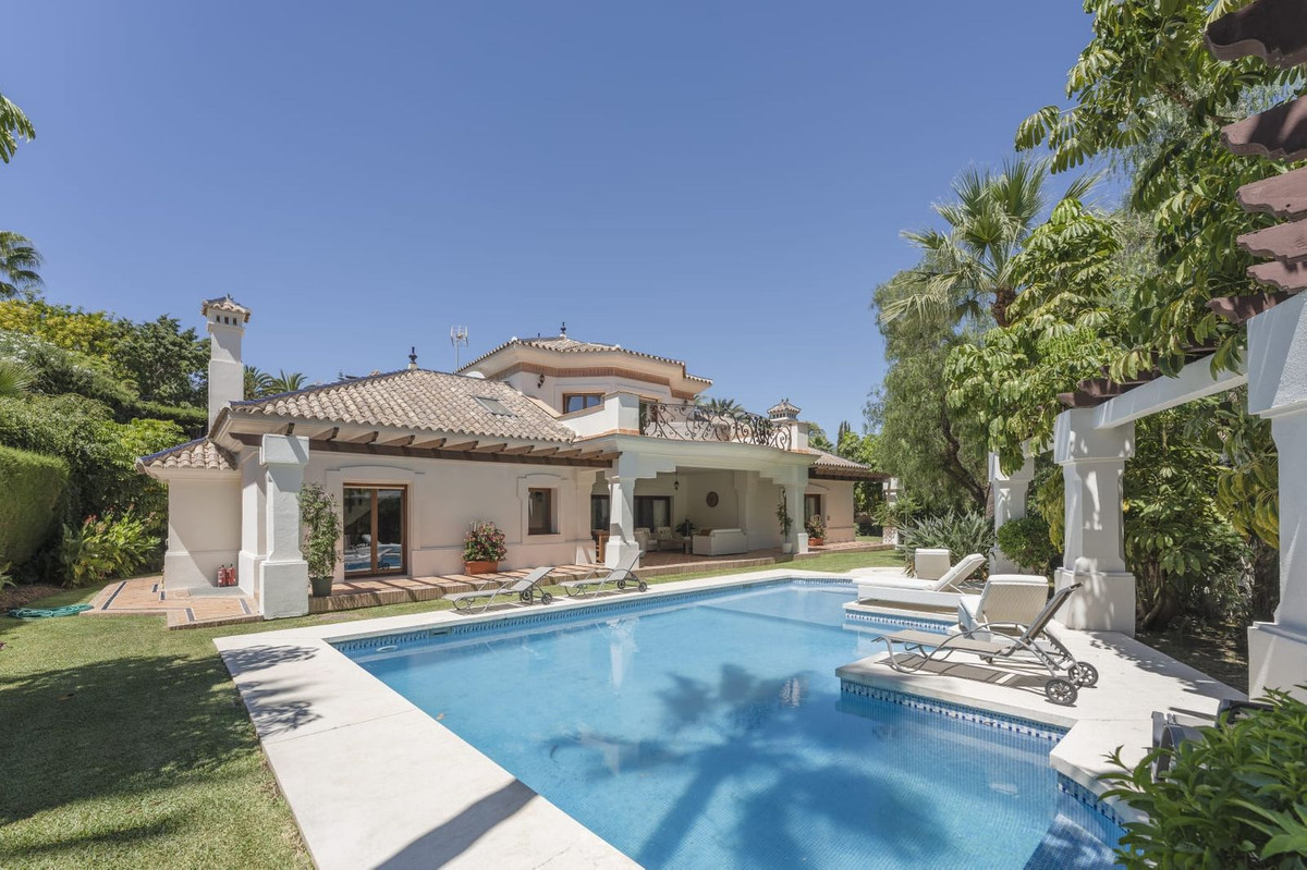 Te koop Vrijstaande Villa Costa Del Sol Nueva Andalucía € 4.500.000,-