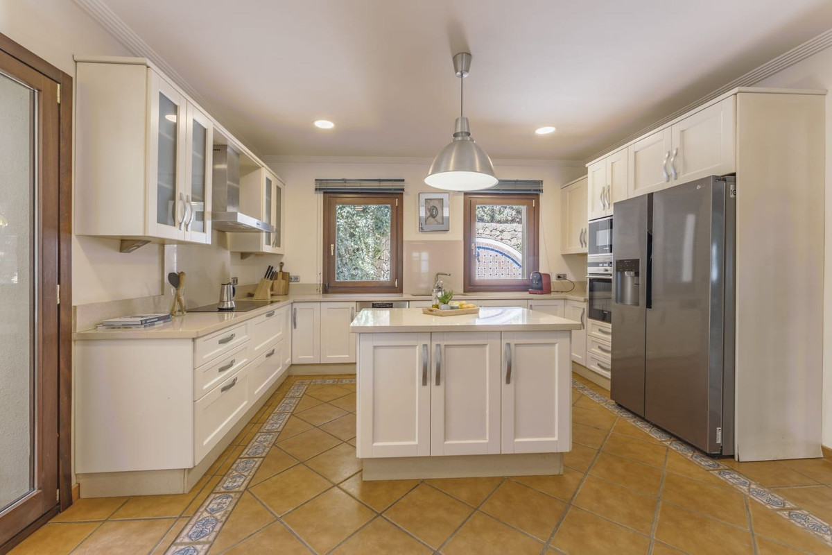 Te koop Vrijstaande Villa Costa Del Sol Nueva Andalucía € 4.500.000,-