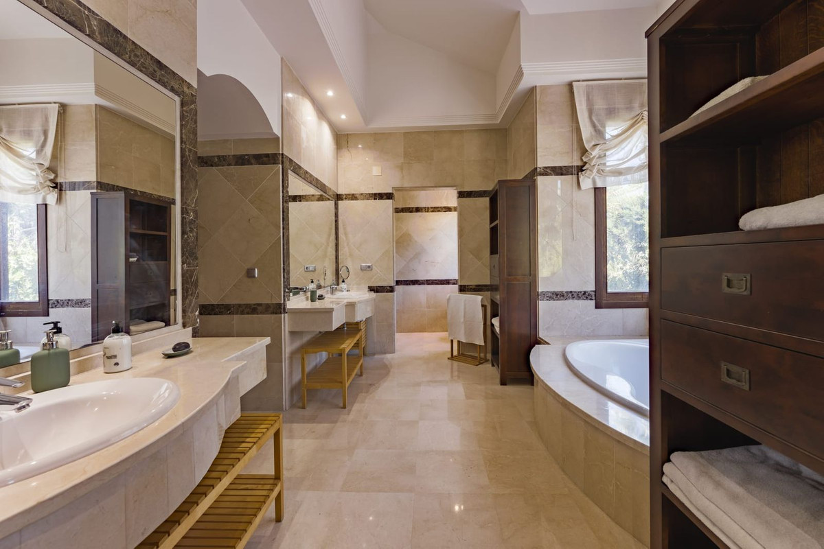 Te koop Vrijstaande Villa Costa Del Sol Nueva Andalucía € 4.500.000,-