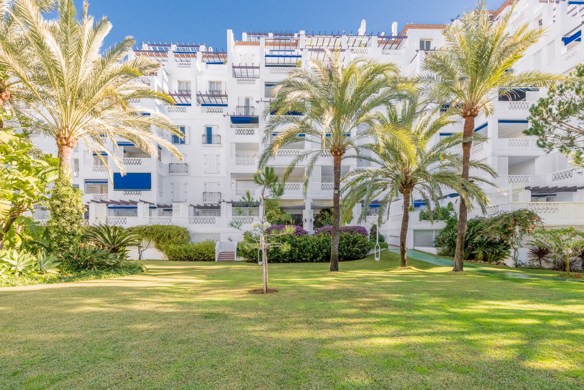 Te koop Middle Floor Apartment Costa Del Sol Puerto Banús € 1.195.000,-