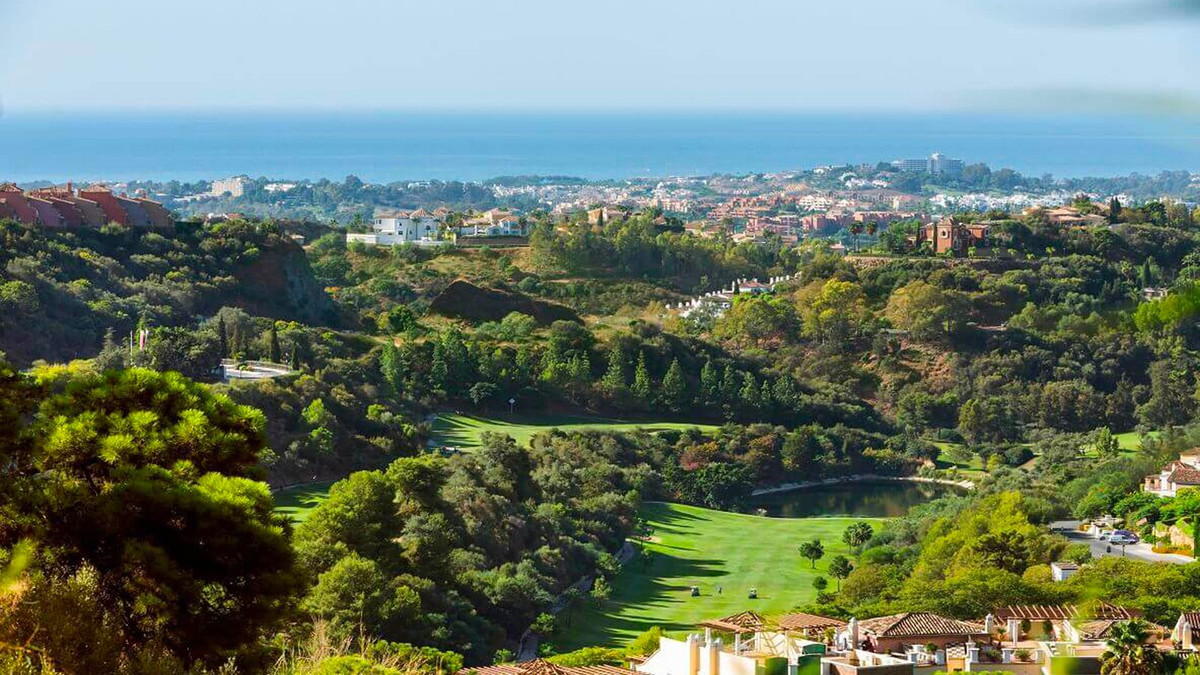 Te koop Middle Floor Apartment Costa Del Sol Monte Halcones € 930.000,-