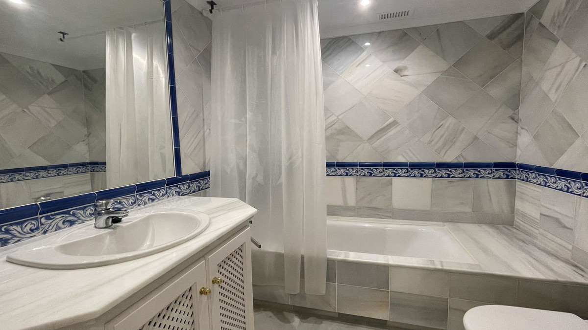 Te koop Middle Floor Apartment Costa Del Sol Monte Halcones € 930.000,-