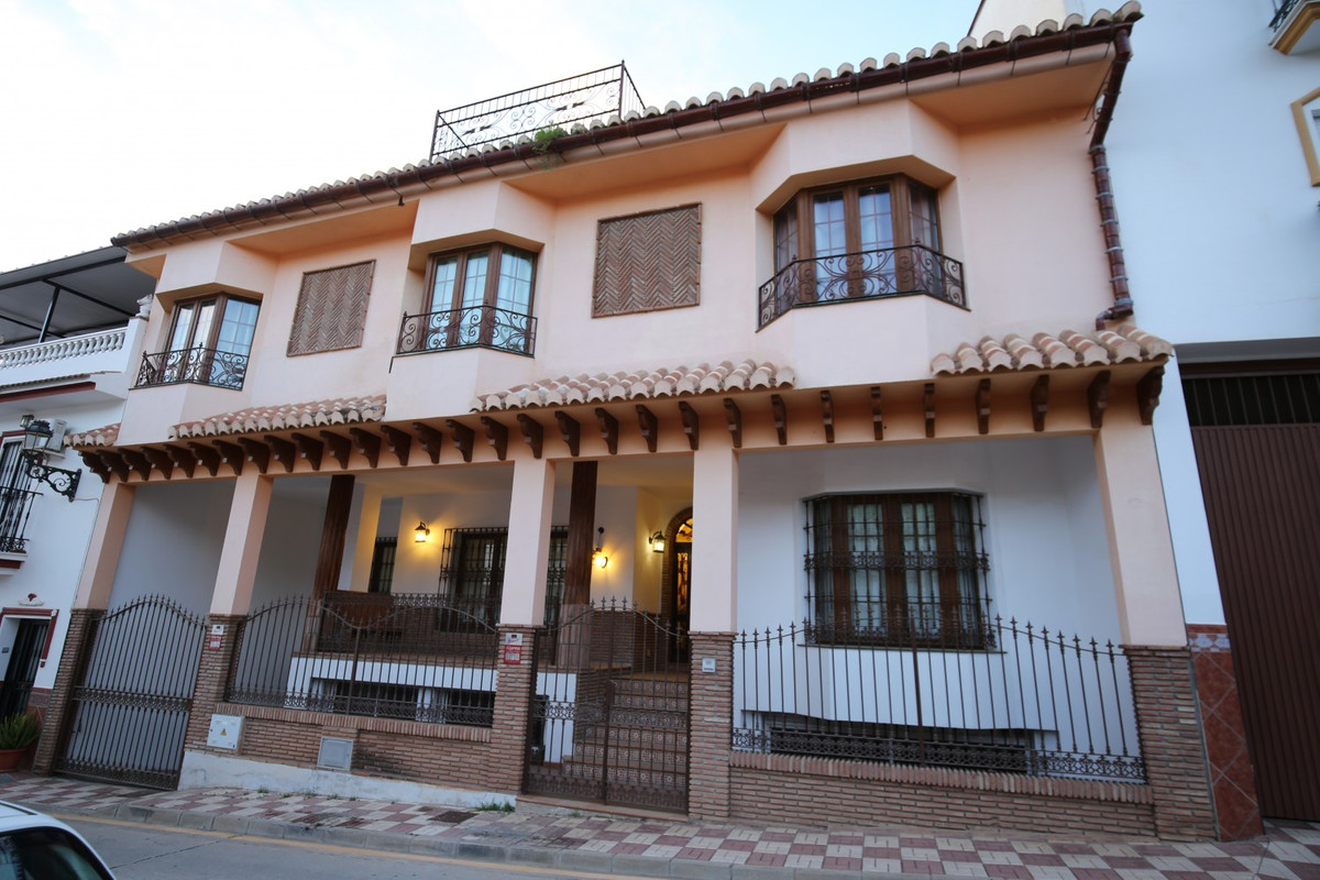 Te koop Vrijstaande Villa Costa Del Sol Benamargosa € 478.000,-