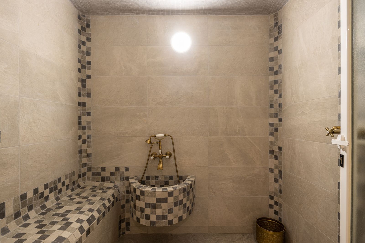 Te koop Vrijstaande Villa Costa Del Sol El Paraiso € 1.950.000,-