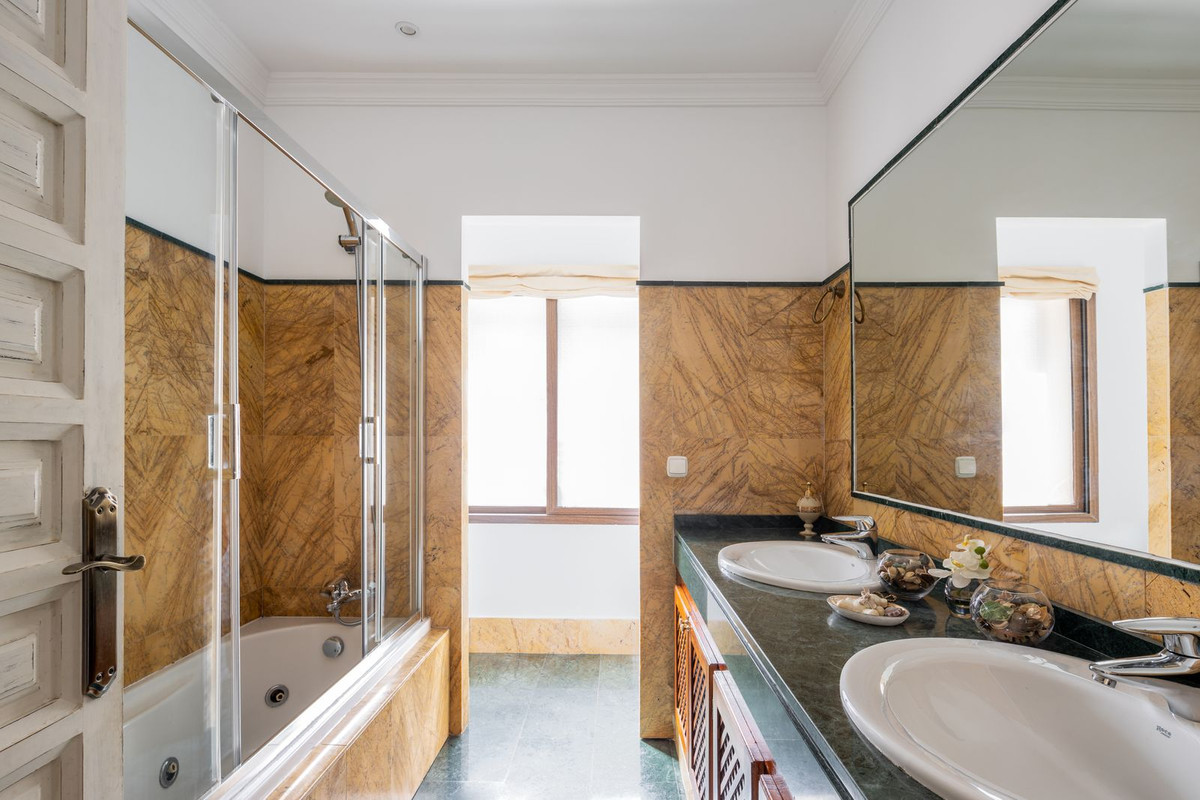 Te koop Vrijstaande Villa Costa Del Sol El Paraiso € 1.950.000,-