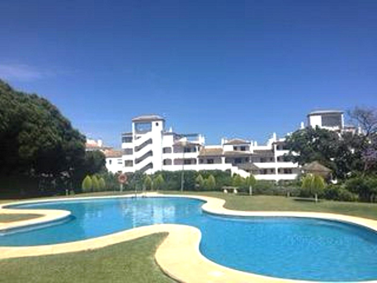 Te koop Middle Floor Apartment Costa Del Sol Calahonda € 319.000,-
