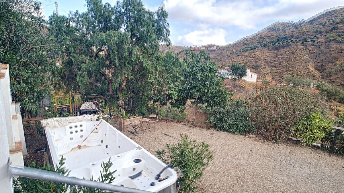 Te koop Vrijstaande Villa Costa Del Sol Arenas € 230.000,-