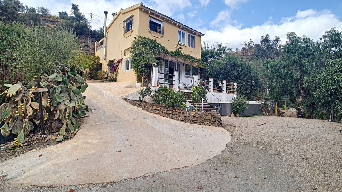 Te koop Vrijstaande Villa Costa Del Sol Arenas € 230.000,-