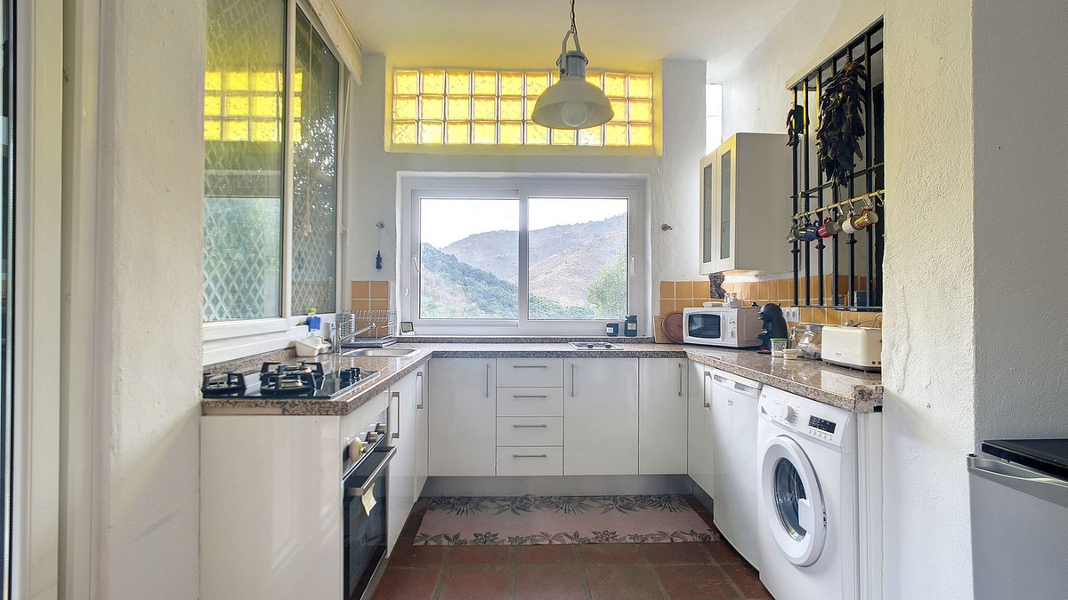 Te koop Vrijstaande Villa Costa Del Sol Arenas € 230.000,-