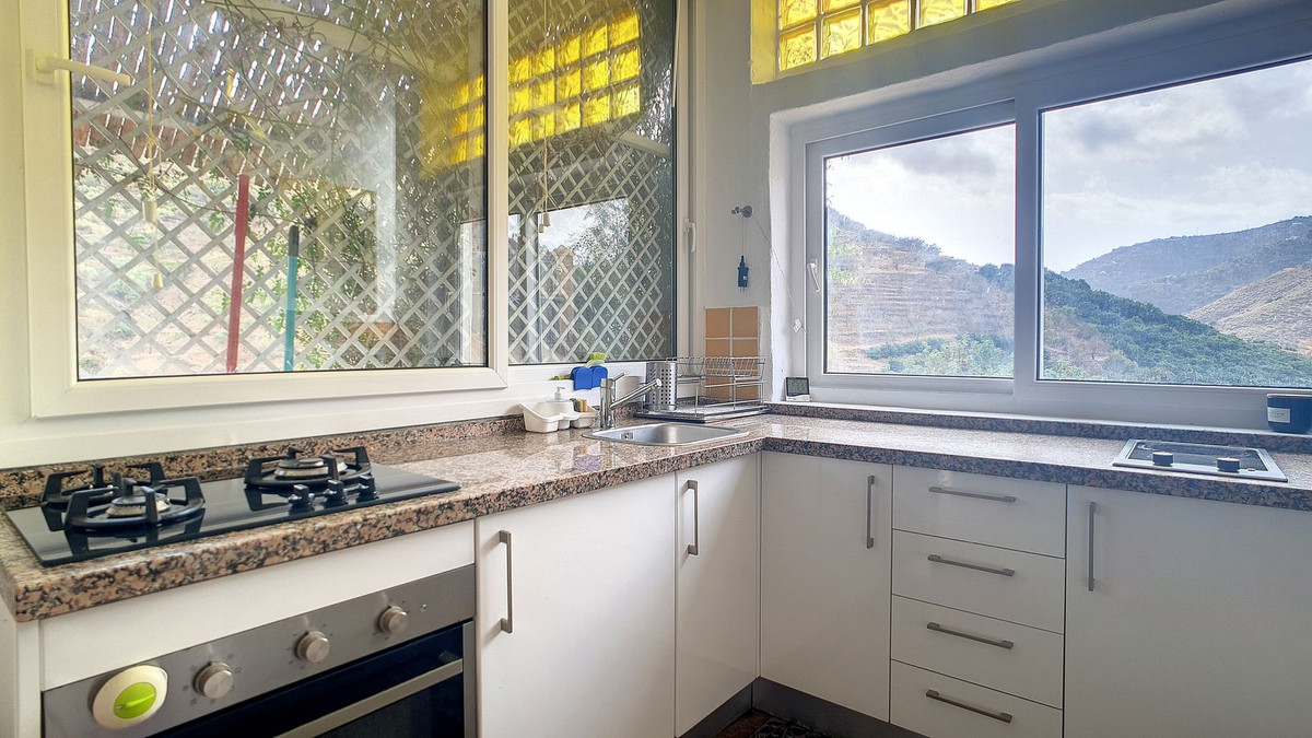 Te koop Vrijstaande Villa Costa Del Sol Arenas € 230.000,-