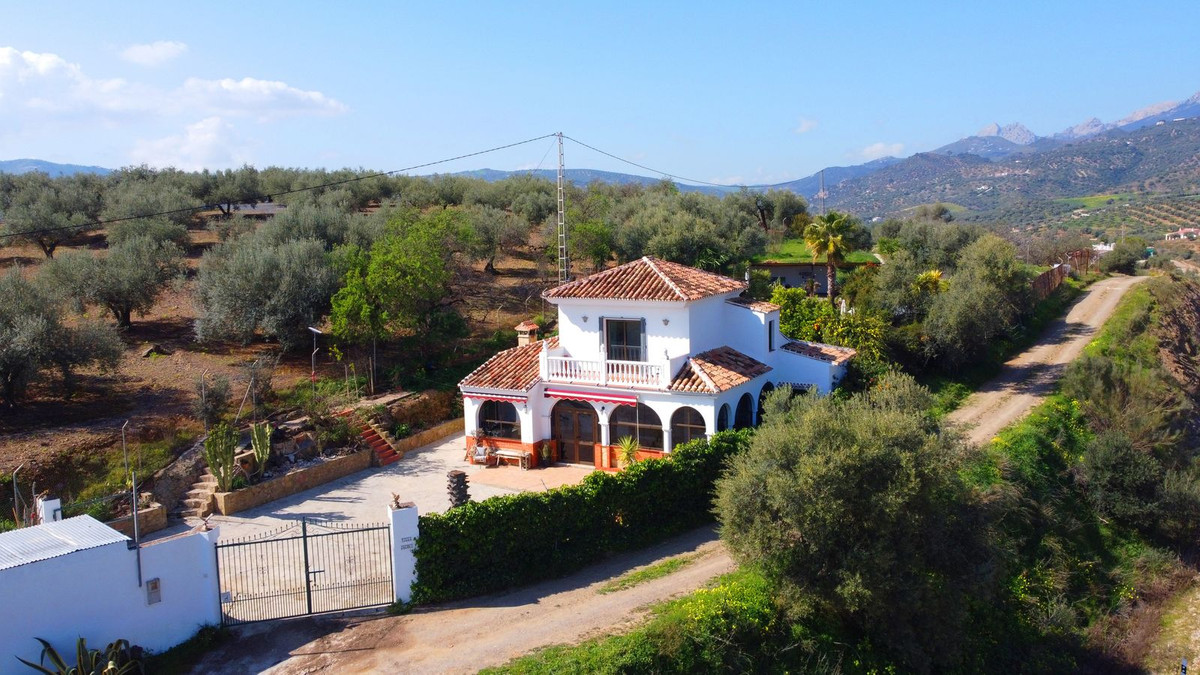 Te koop Vrijstaande Villa Costa Del Sol Riogordo € 360.000,-