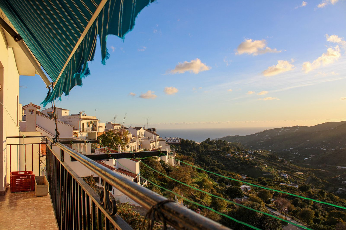 Te koop Bovenwoning Costa Del Sol Frigiliana € 319.900,-