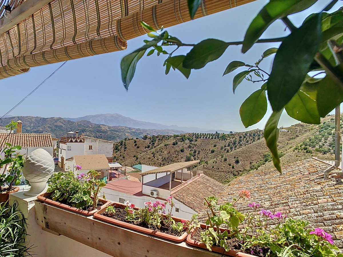 Te koop Herenhuis Costa Del Sol Cútar € 199.000,-