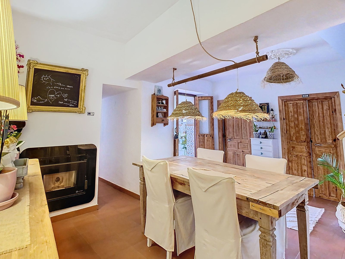 Te koop Herenhuis Costa Del Sol Cútar € 199.000,-