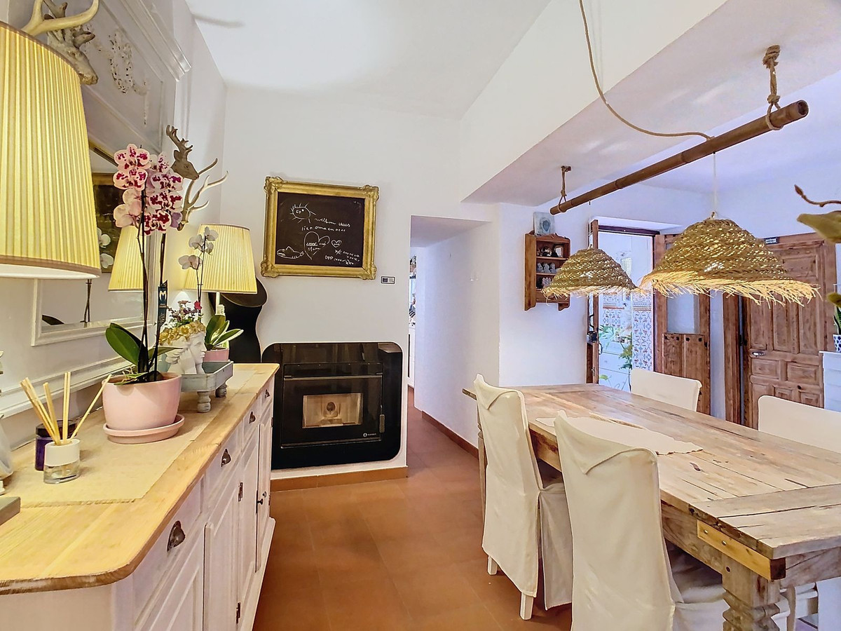 Te koop Herenhuis Costa Del Sol Cútar € 199.000,-