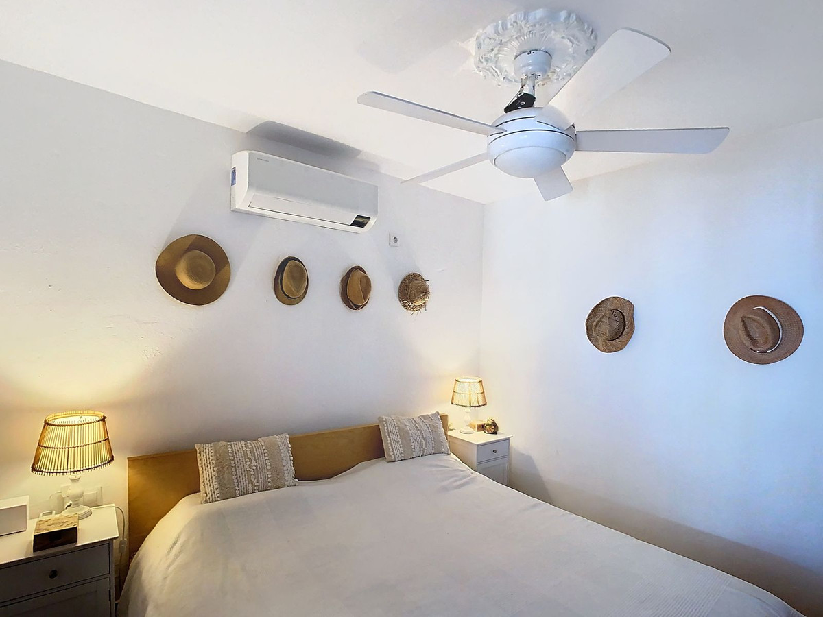 Te koop Herenhuis Costa Del Sol Cútar € 199.000,-