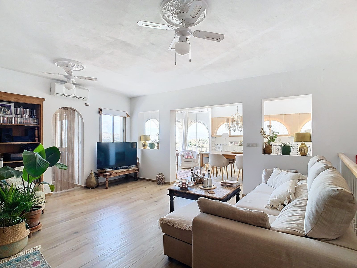 Te koop Herenhuis Costa Del Sol Cútar € 199.000,-